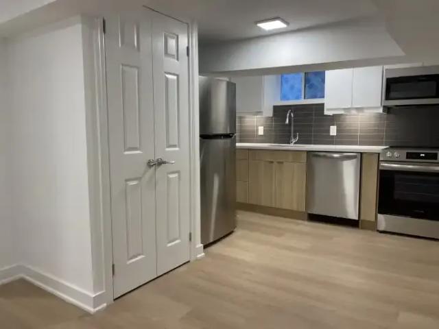 Apartment 2 Bedroom For Rent Toronto ON 2300 ES102052031