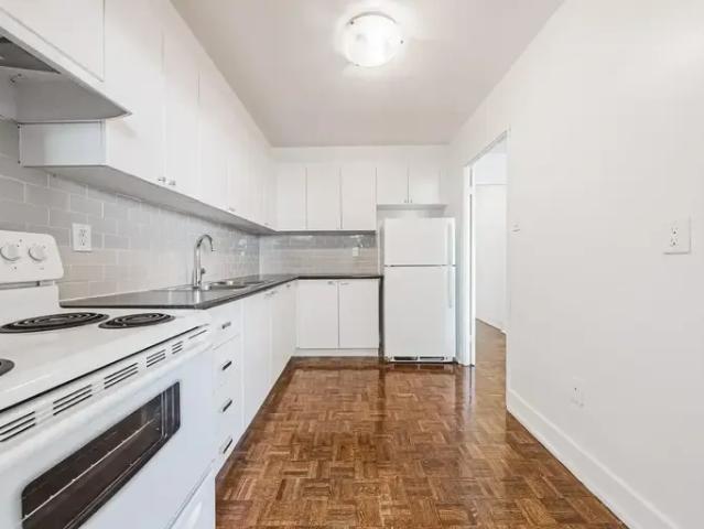 Apartment 2 Bedroom For Rent Toronto ON 2555 ELS96588060