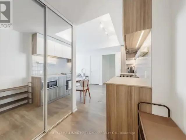 Apartment 2 Bedroom For Rent Vaughan ON 2300 ES105135700