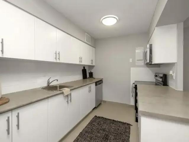 Apartment 2 Bedroom For Rent Waterloo ON 2095 ES102052372