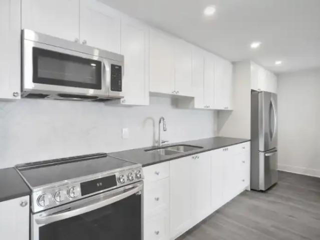 Apartment 2 Bedroom For Rent West Vancouver BC 4233 ES102113630