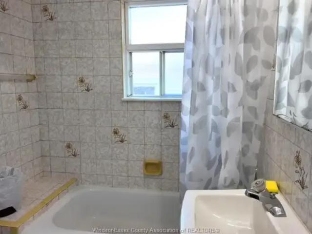 Apartment 2 Bedroom For Rent Windsor ON 1800 ELS102339295