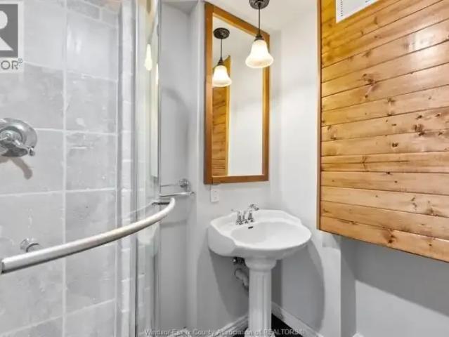 Apartment 2 Bedroom For Rent Windsor ON 1800 ES102658697