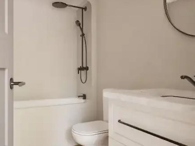 Apartment 2 Bedroom For Rent Windsor ON 2150 ELS102579012