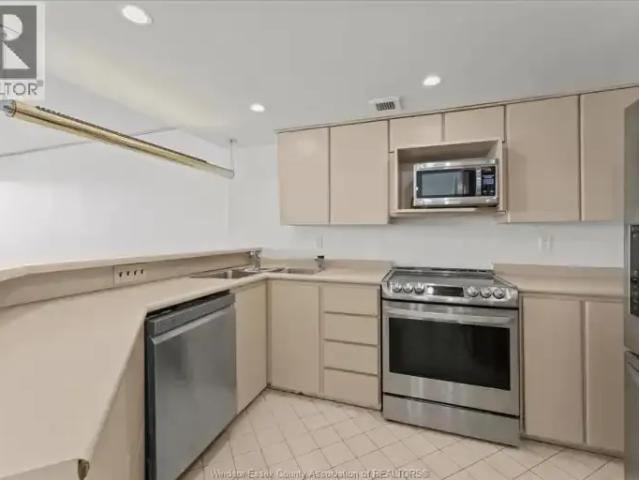 Apartment 2 Bedroom For Rent Windsor ON 2300 ELS101878418