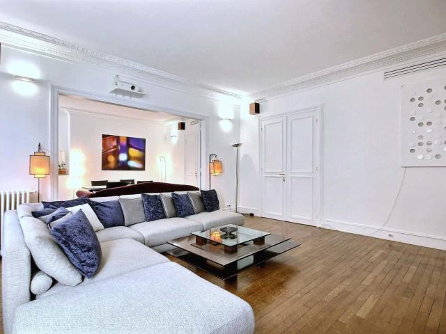Apartment 2 bedrooms 140m²