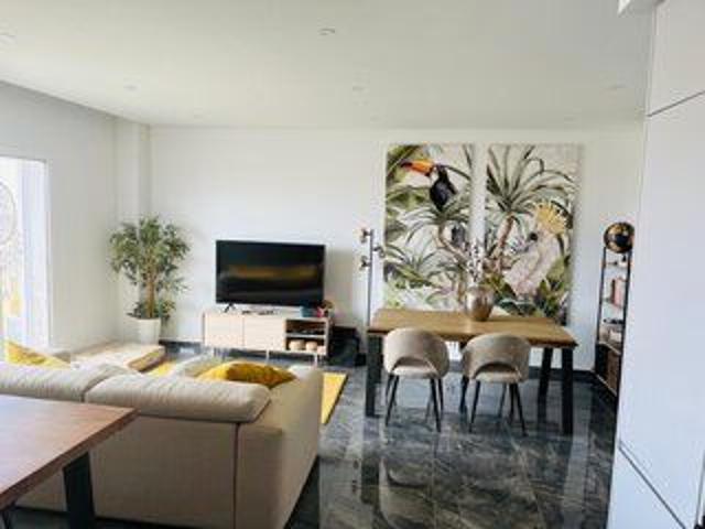 Apartment 2 bedrooms Ericeira Mafra for rent garage, kitchen, store room, air conditioning, great location, sea view, terrace