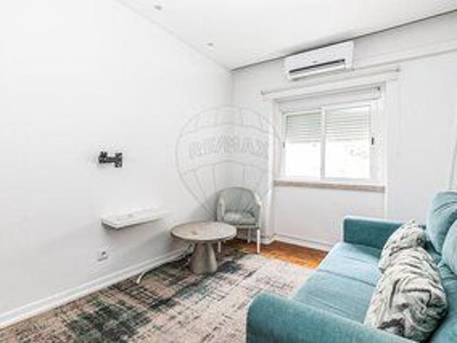 Apartment 2 bedrooms Refurbished Santo António Lisboa for rent equipped, furnished