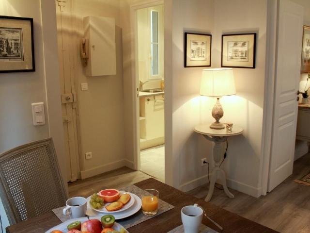 Apartment 2 rooms 40m² Champ de Mars, Paris Amsterdam Apartments for Rent