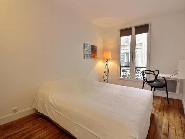 Apartment 2 rooms 33m² Grands Boulevards, Paris Amsterdam Apartments for Rent