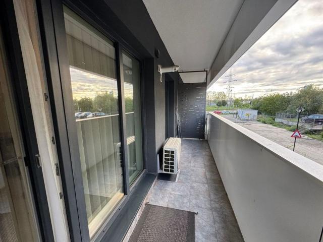 Apartment 2 rooms for rent in new block, Himson + Parking Possibility