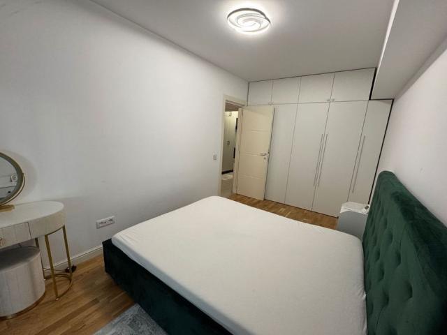Apartment 2 rooms for rent in new block, Himson + Parking Possibility