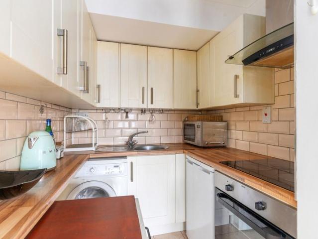 APARTMENT 30