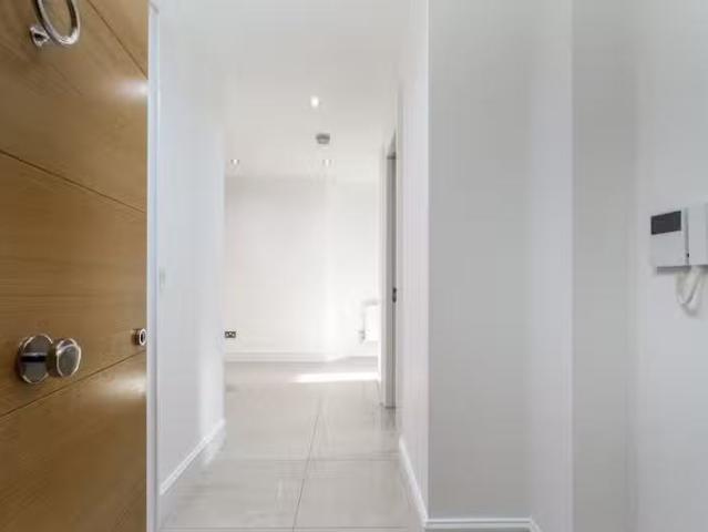 Apartment 37, Lansdowne Wood, Lansdowne Road, Ballsbridge, Dub.