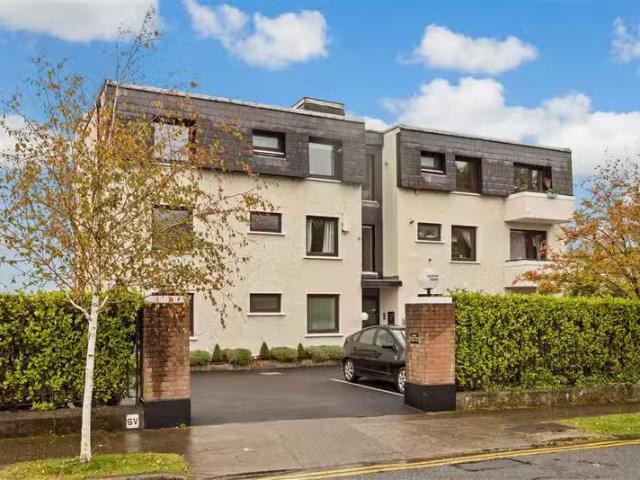Apartment 7, Block B, Seapoint Court, Temple Crescent, Blackro.