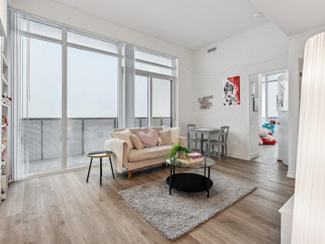 Apartment with terrace and pool
