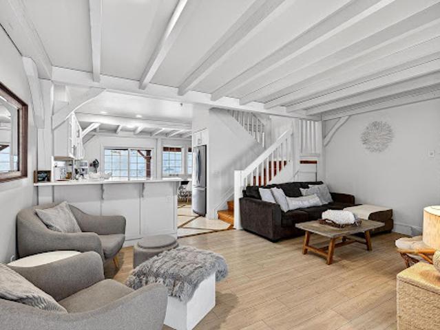 Apartment with terrace