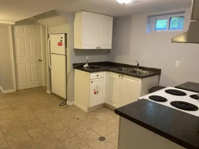 Apartment 4 Bedroom For Rent St. Catharines ON 2295 ES102846787