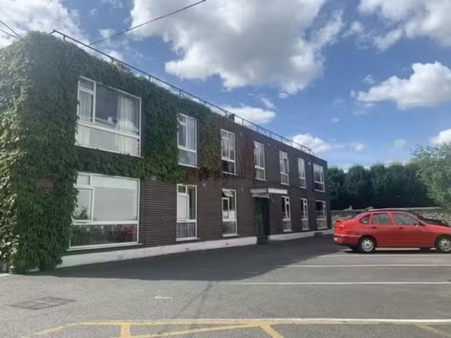 Apartment 4, Hampton Court, Bushfield Avenue, Marlborough Road.