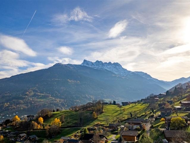 Grundstück mit atemberaubender Aussicht für zwei Doppelhaushälfte mit gültiger Genehmigung