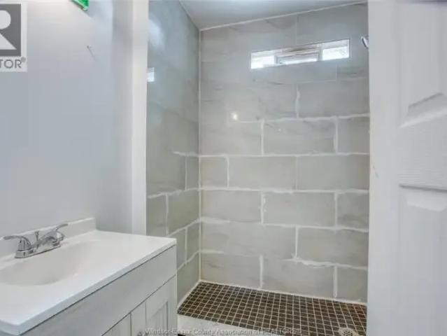 Apartment 5 Bedroom For Rent Windsor ON 2195 ELS102243242