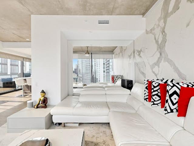 Apartment with terrace and pool