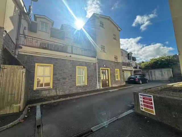 Apartment 6, The Courtyard, Dunleer, Co. Louth, A92KP20 is for.