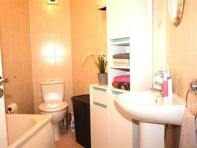 Apartment 6 Tullaskeagh Square, Roscrea, Tipperary REA Seamus Browne 4827 MyHome. Ie Residential