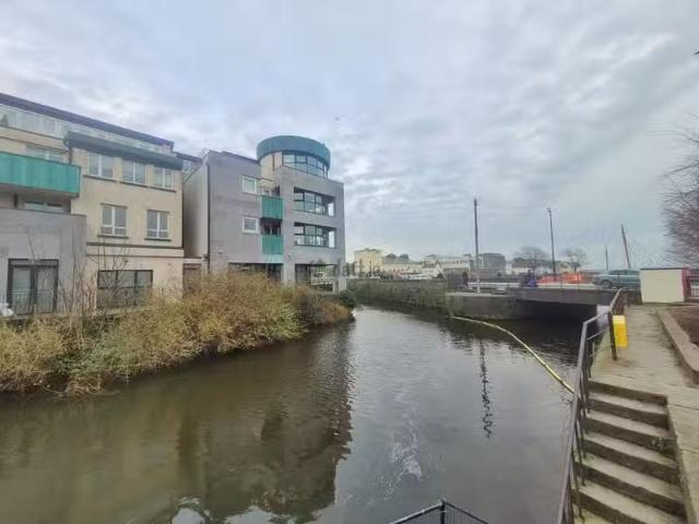 Apartment 6, Atlanta House, Galway City Centre is for rent