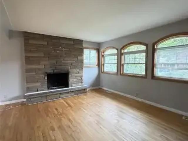 Apartment 6 Bedroom For Rent Windsor ON 2950 ES103695347