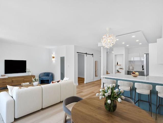Apartment with pool