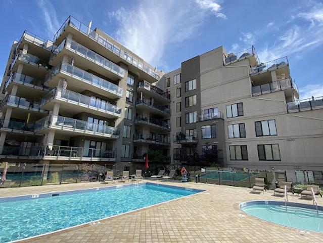 Apartment with terrace and pool
