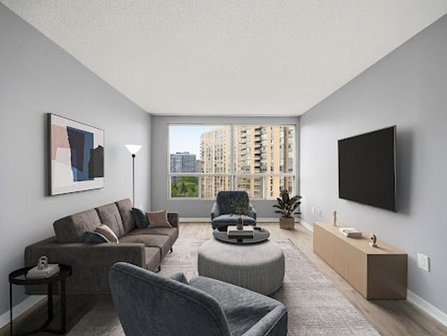 Apartment with pool