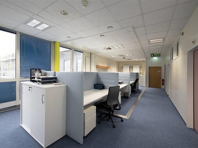 Räumlichkeiten in der FTI Zone von ca. 720 m² in Plan les Ouates