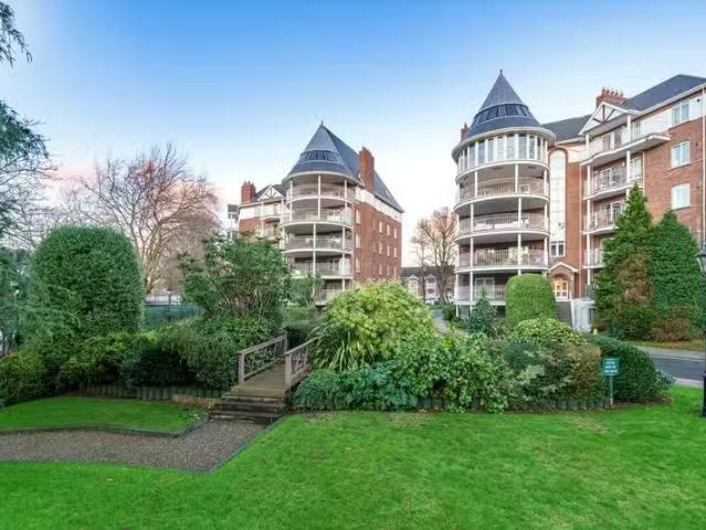 Apartment 82, The Sweepstakes, Ballsbridge, Dublin 4, D04VA00.