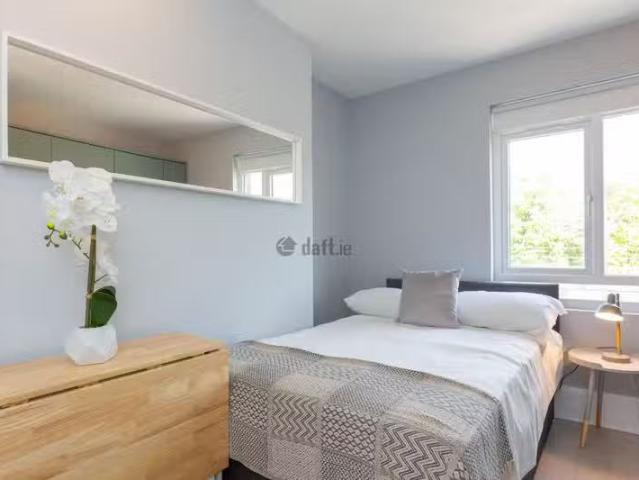 Apartment 8, 34 Grove Park, Rathmines, Dublin 6 is for rent