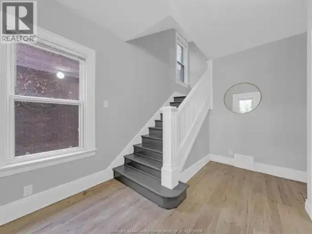 Apartment 8 Bedroom For Rent Windsor ON 600 ELS100977123