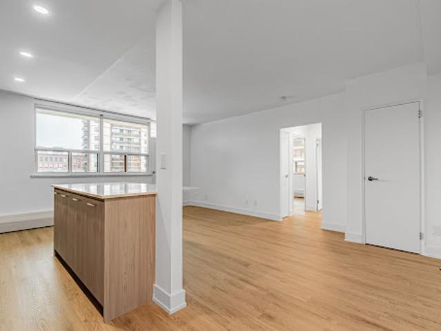 Contemporary apartment
