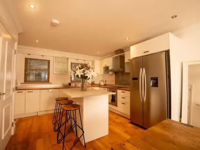 Apartment 9, Estuary Court, Rochestown, Co. Cork, T12HR25 is.