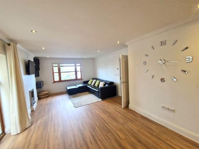 Apartment 9, Estuary Court, Rochestown, Cork