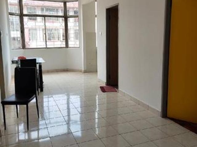 Apartment Country Heights below market value