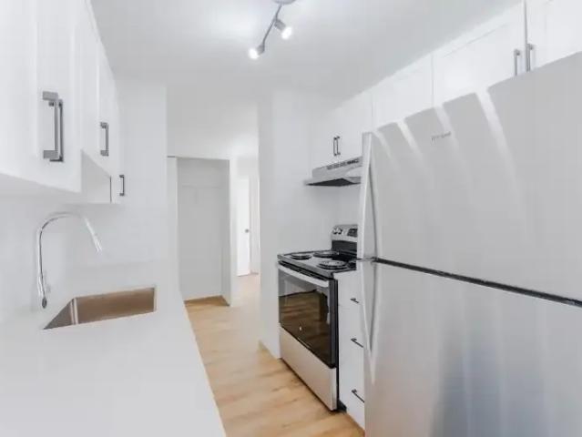 Apartment Calgary AB 103011479
