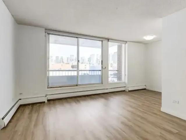 Apartment Calgary AB 104400785