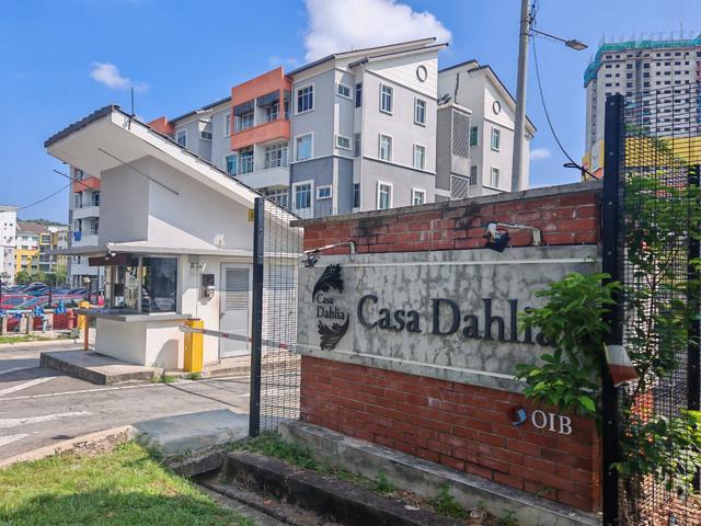 Apartment Casa Dahlia Corner Lot Low Level 2 Parking Sepang
