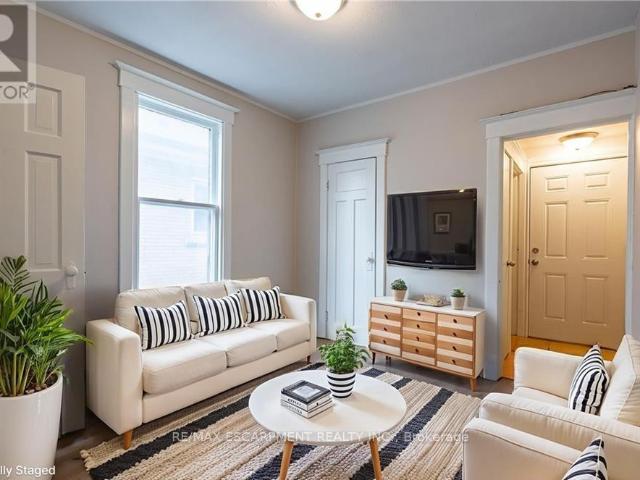 apartment at 3 89 CARRICK AVENUE, Hamilton, Ontario, L8M2W5
