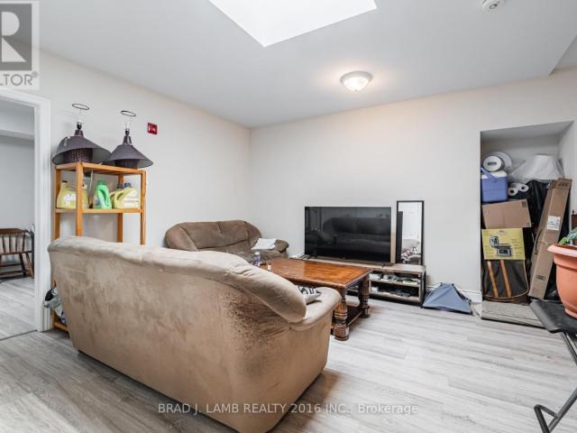 apartment at 3 2904A DANFORTH AVENUE, Toronto, Ontario, M4C1M1
