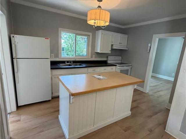 apartment at 104 MARSHALL Street, Waterloo, Ontario, N2J2T4