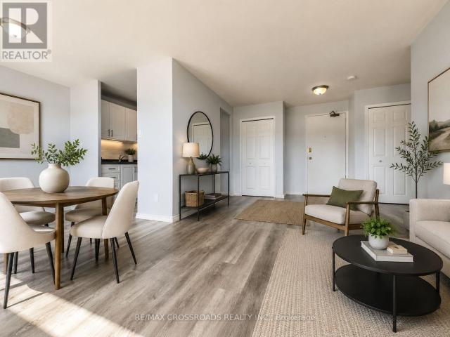 apartment at 102 363 LAKESHORE ROAD E, Mississauga, Ontario, L5G1H7