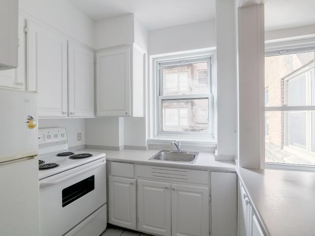 apartment at 10 Rosemount Avenue Westmount Westmount H3Y 3G6