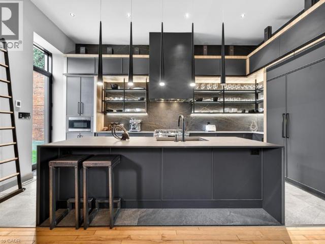 apartment at 114 CATHARINE Street N